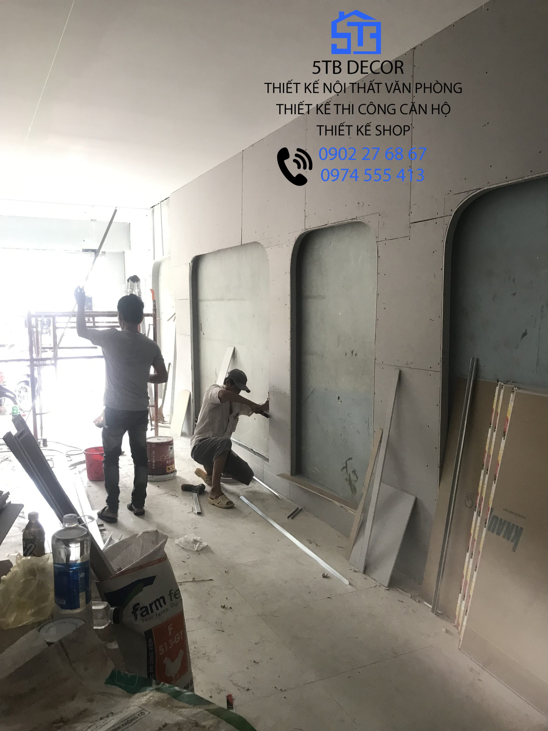 Với tiến độ khá sát sao so với diện tích thi công, 5TB Decor sắp sếp những người thợ với tay nghề chất lượng cao, đảm bảo độ chính sát, chuẩn trong từng đường nét. 