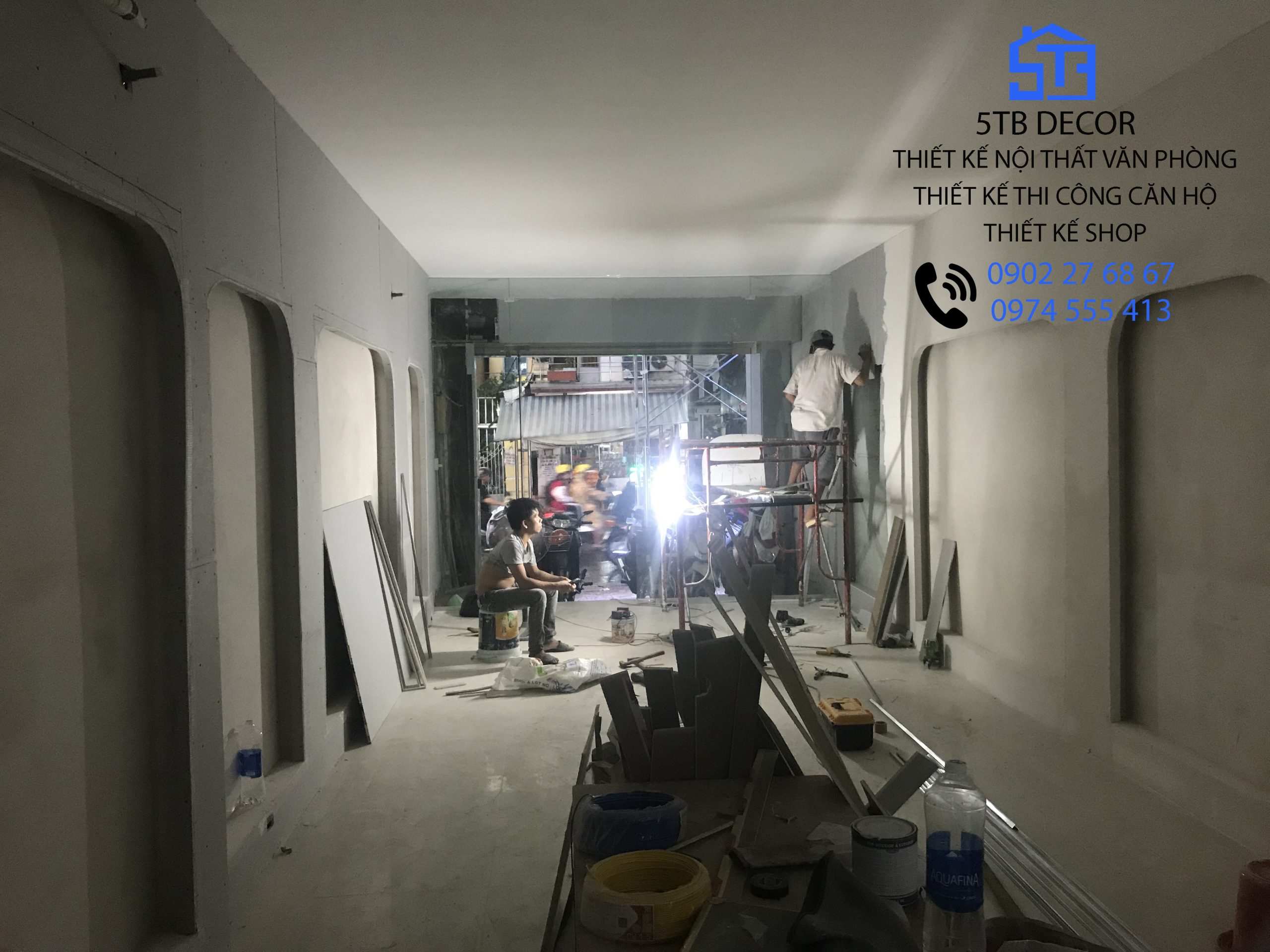 Đảm bảo chất lượng công trình và bàn giao đúng tiến độ cho khách hàng là những giải pháp mà 5TB Decor luôn đề cao nhằm đáp ứng sự tin tưởng của khách hàng. Vẫn phải đảm bảo an toàn lao động trong suốt quá trình thi công